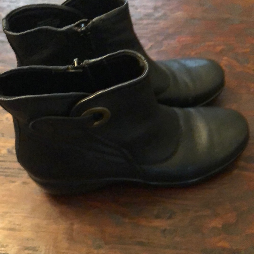 Easy Spirit boots Size 6.5